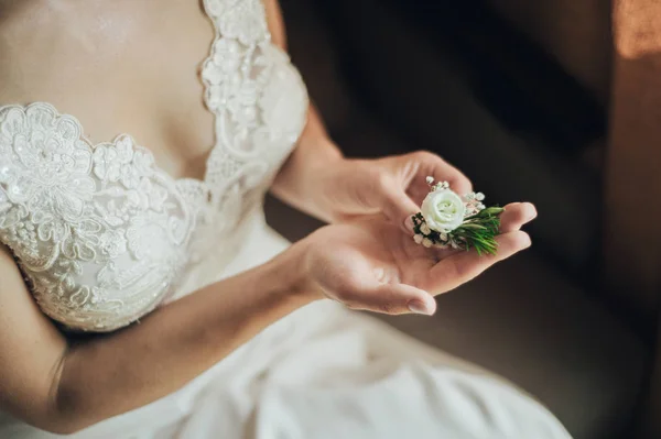 Bela noiva posando, preparação de casamento . — Fotografia de Stock