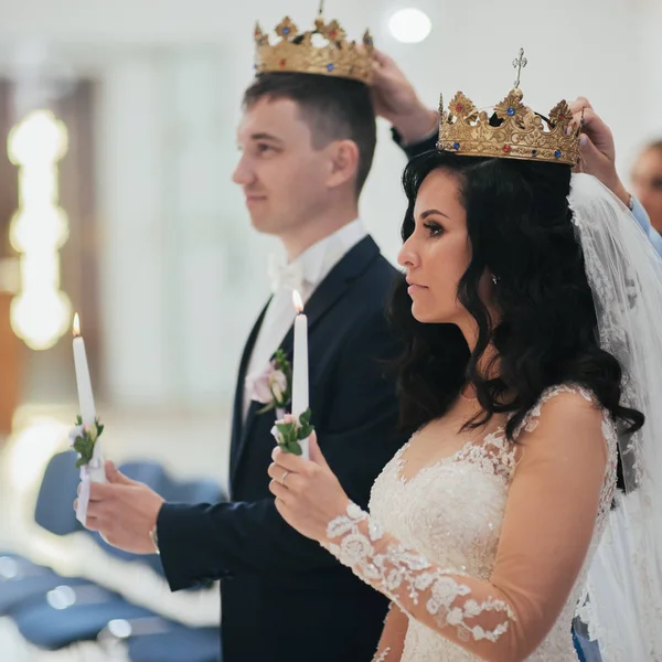 Щасливий Наречений Наречений Весільній Церемонії Церкві — стокове фото