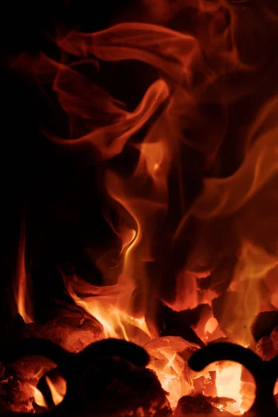 Полум Вогню Відображенням Чорному Тлі — стокове фото