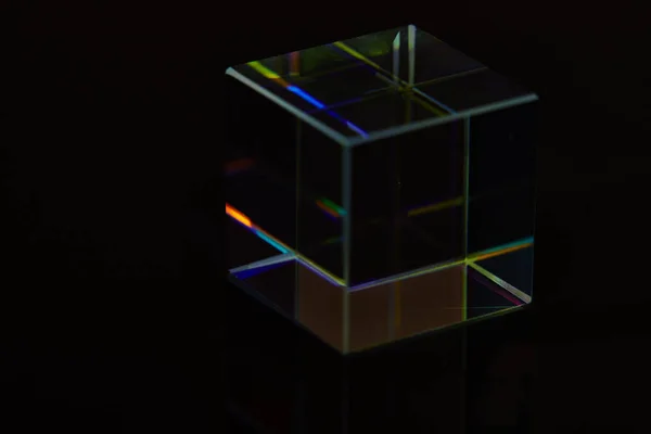 Cubes et reflets en verre - photo sombre abstraite — Photo