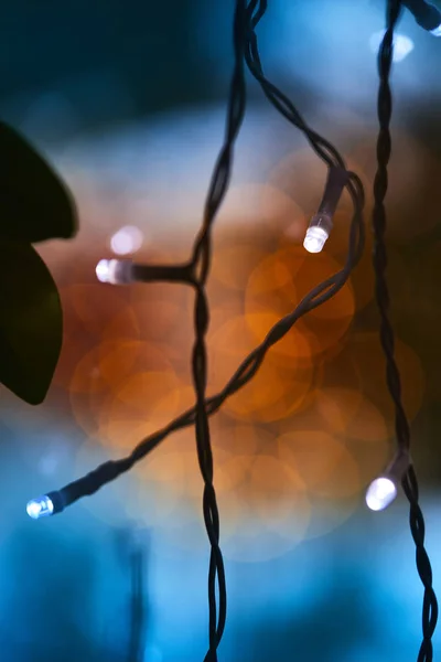 Bunt leuchtend - Weihnachtsbeleuchtung. Ferienhintergrund. Makro — Stockfoto