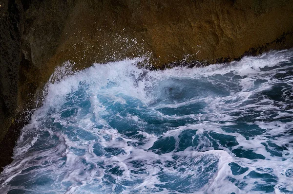 Mar azul ventoso - el poder de la naturaleza —  Fotos de Stock