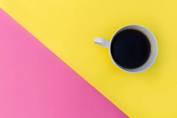 Φλυτζάνι Καφέ Φωτεινό Φόντο Ελάχιστο Κίτρινο Και Ροζ — Φωτογραφία Αρχείου