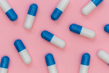 hap parlak pembe bir arka plan üzerinde görmek 