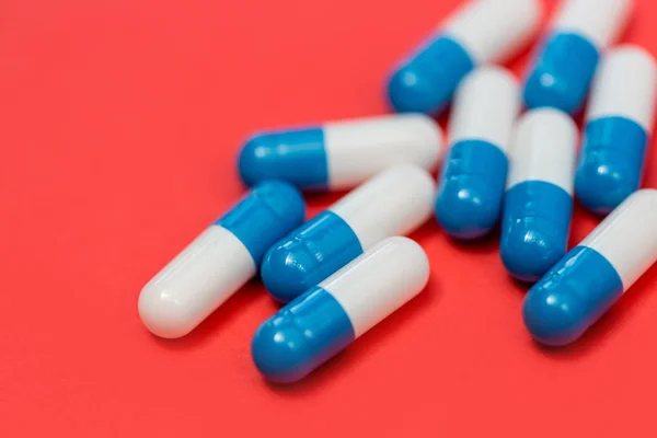 Close View Pills Heap Bright Red Background — Stock Photo, Image