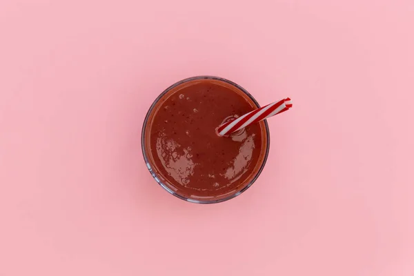 Smoothie Aux Fraises Rouges Boisson Sur Fond Rose — Photo