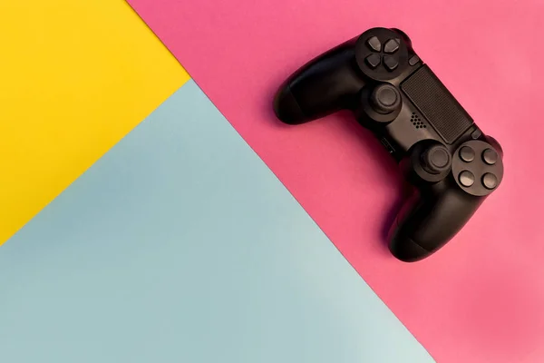 Videospielcontroller Auf Farbenfrohem Rosa Blauen Und Gelben Hintergrund — Stockfoto