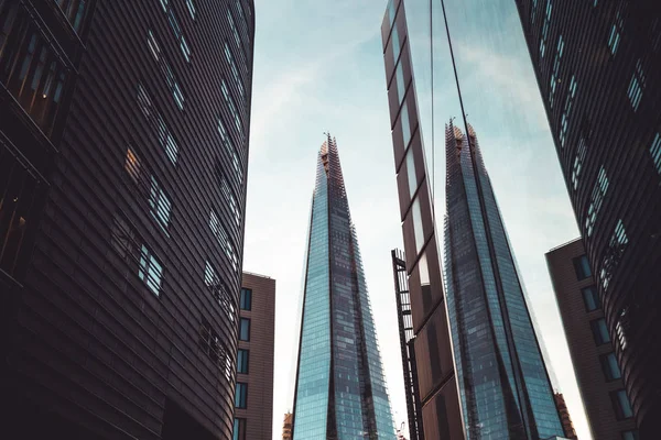 Außenseite Eines Modernen Bürogebäudes Mit Scherben Der Skyline Von London — Stockfoto