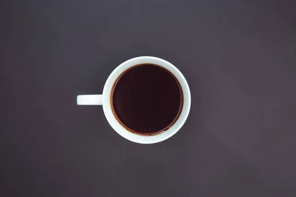 Tazza Caffè Bianco Sfondo Nero Scuro Minimo — Foto Stock
