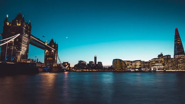 Panoramisch Uitzicht Moderne Stad Skyline Van Londen Rivier Theems Zonsondergang — Stockfoto