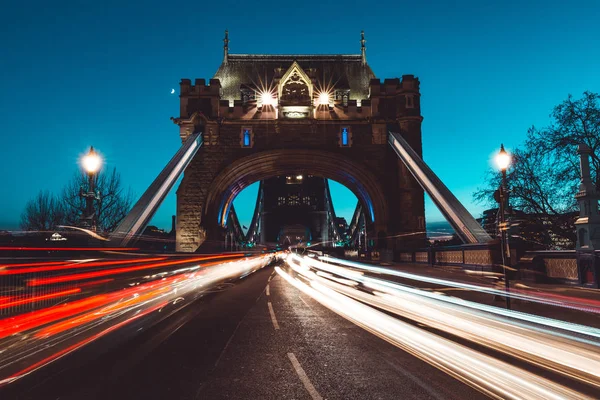 Jelzőlámpa Pályák Tower Bridge London City Skyline Éjjel — Stock Fotó