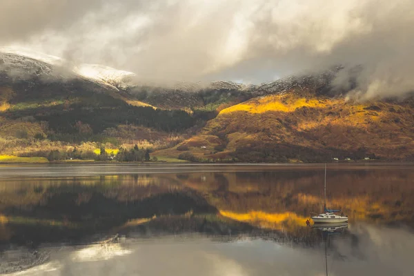 Odrazy Krajina Vodě Glencoe Skotska Loch Leven — Stock fotografie