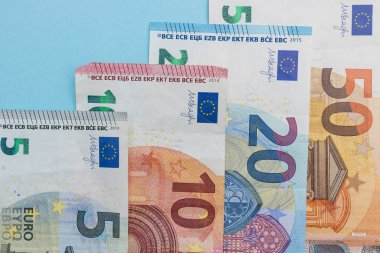 Euro para nakit banka notları para mavi arka plan