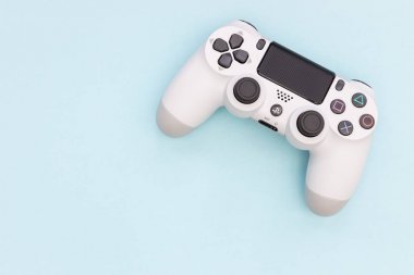 Londra - 06 Eylül 2019: Video oyunları Playstation beyaz gamin