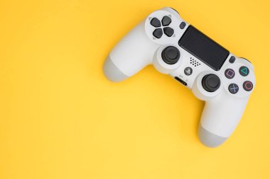 Londra - 06 Eylül 2019: Video oyunları Playstation beyaz gamin