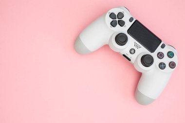 Londra - 06 Eylül 2019: Video oyunları Playstation beyaz gamin