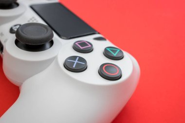 Londra - 06 Eylül 2019: Video oyunları Playstation beyaz gamin