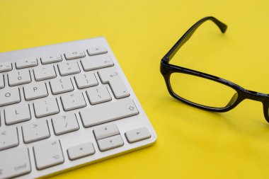 Bilgisayar klavye gözlük minimal ev ofis parlak sarı colo