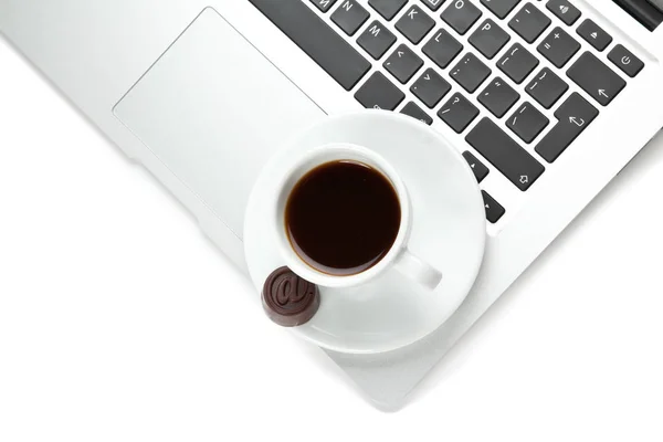 Una Tazza Caffè Laptop Sul Tavolo — Foto Stock