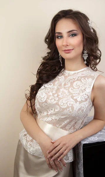 Beautiful Brunette Woman Lace Bride Dress Hairstyle Make — Stock Photo, Image