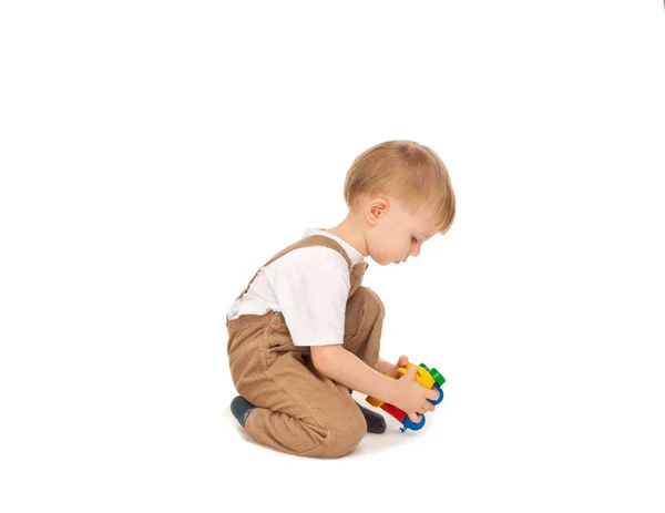 Schattig Kind Spelen Met Speelgoed Trein Geïsoleerd Wit — Stockfoto