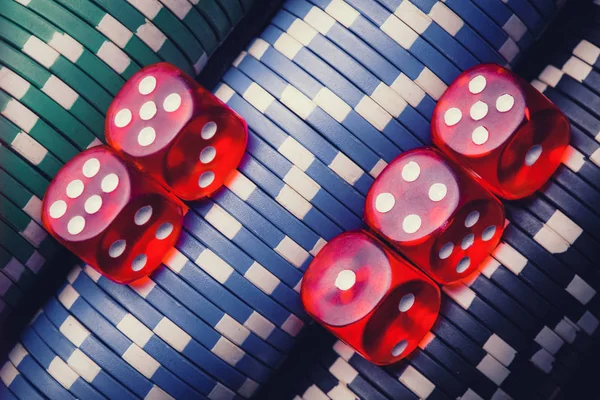 Pokermarker Och Dice Casino Koncept — Stockfoto