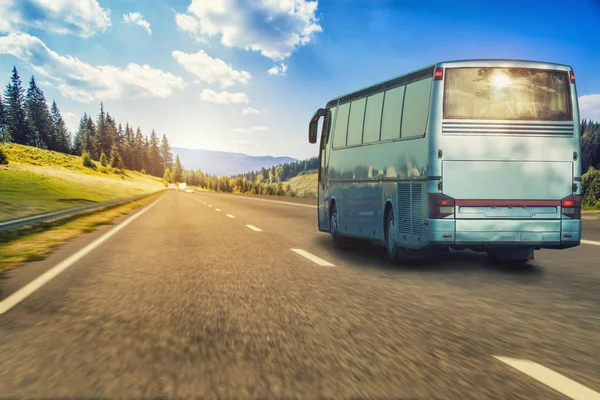 Tourist Bus Rides Picturesque Mountain Highway — Stock Photo, Image