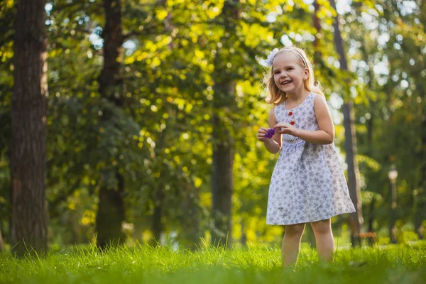 Cute Happy Girl Playing Sunny Summer Park — Stock Photo, Image