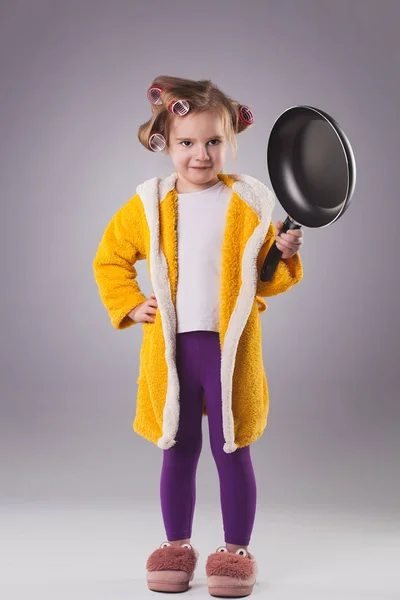 Small Hostess Dressing Gown Frying Pan Studio Photo — Stock Photo, Image