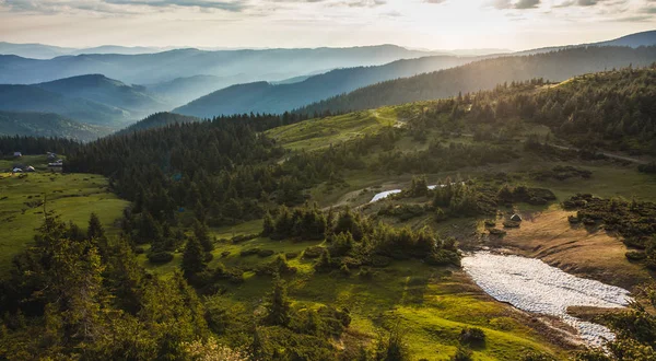 Beau Lever Soleil Dans Les Montagnes Des Carpates Photographie Paysage — Photo