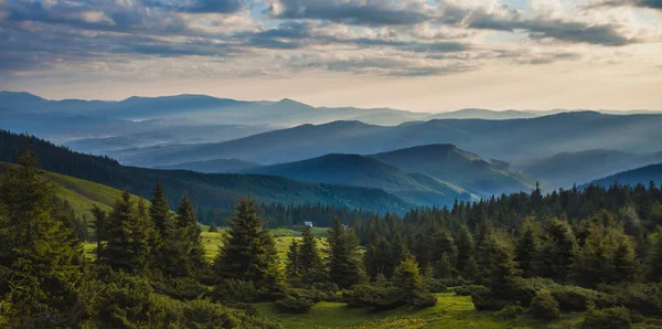 Beau Lever Soleil Dans Les Montagnes Des Carpates Photographie Paysage — Photo