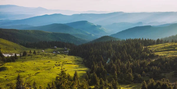 Beau Lever Soleil Dans Les Montagnes Des Carpates Photographie Paysage — Photo