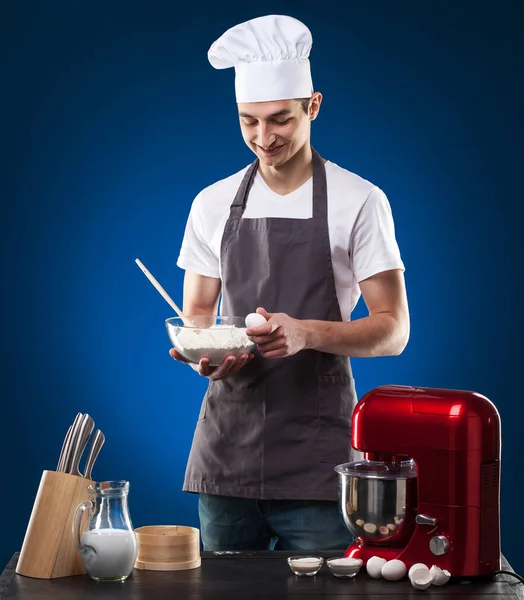 Chef Prepares Delicious Dish Blue Background Studio Photo — Stock Photo, Image