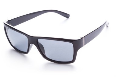 siyah güneş gözlüğü. Beyaz arka plan üzerinde izole