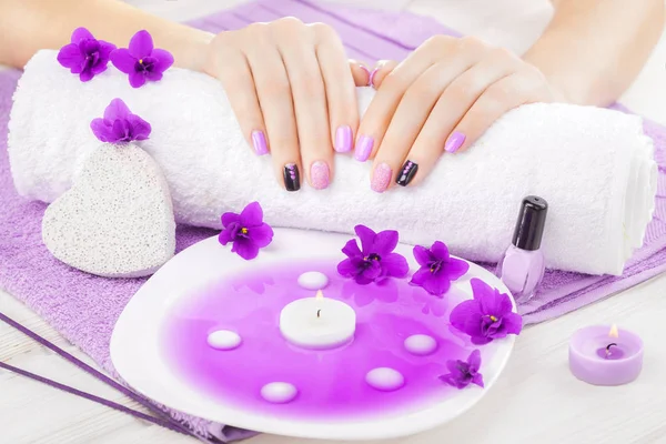 Beautiful Purple Manicure Violet Candle Towel White Wooden Table Spa — Stock Photo, Image