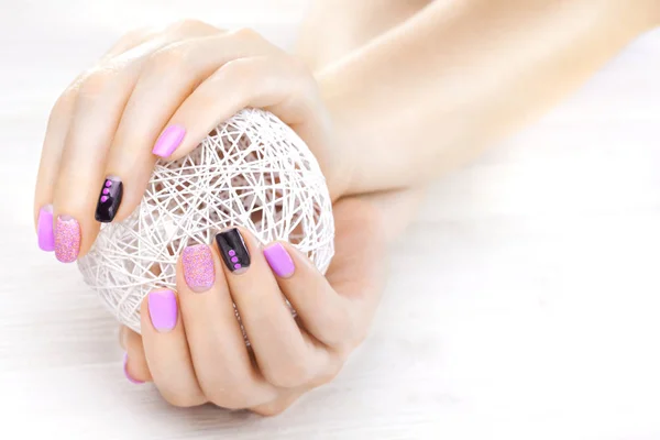 Purple Manicure White Ball Yarn White Wooden Table — Stock Photo, Image