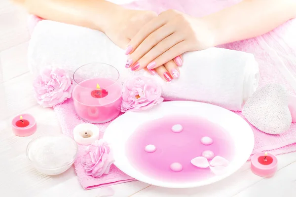 Beautiful Pink Manicure Fresh Tea Rose Candles Towel White Wooden — Stock Photo, Image