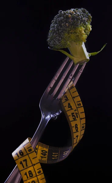 Tenedor Con Brócoli Aislado Sobre Fondo Negro — Foto de Stock