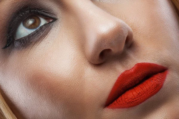 Close-up Güzel kadın yüz stüdyo — Stok fotoğraf