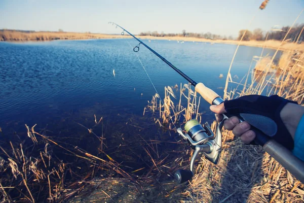 Fishing with rod on lake — Stock Photo, Image