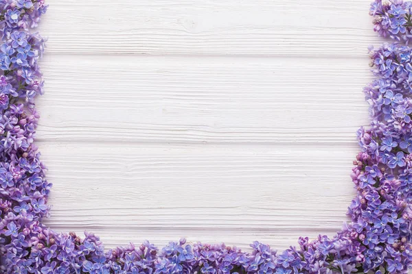 Lilac branches on the white wooden table — Stock Photo, Image