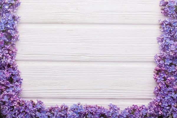 Lilac branches on the white wooden table — Stock Photo, Image