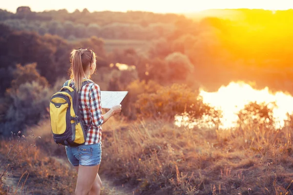 Caucasian Woman Tourist Map Backpack Hike Navigates Terrain Leisure Activity — Stock Photo, Image