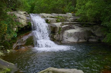 Şelaleli doğal havuz