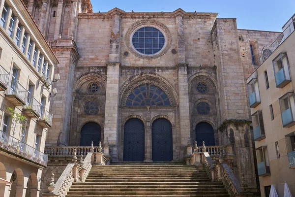 Ourense Cathedral deuren — Stockfoto
