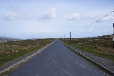 Galiçya'da boş düz yol