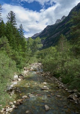 İspanya'da Ordesa Nehri