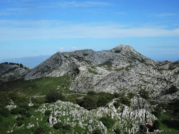 Rocky Mountain i de europeiska topparna i Asturien, Spanien (Picos de Europa) — Stockfoto