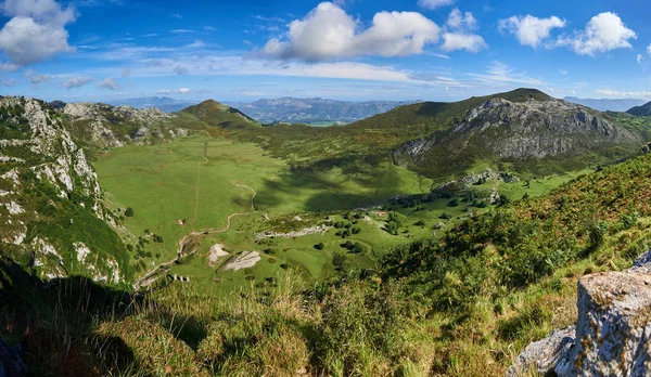 Panoramatický pohled na vrchol Pyrinees v Asturii, Španělsko — Stock fotografie