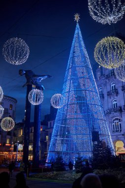 Vigo, Galiçya, İspanya'da Led ışıklardan yapılmış devasa Noel ağacı
